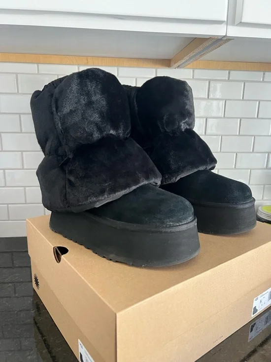 UGG Classic Mini Dipper Puffer
Platform Boot - Picture 12 of 17
